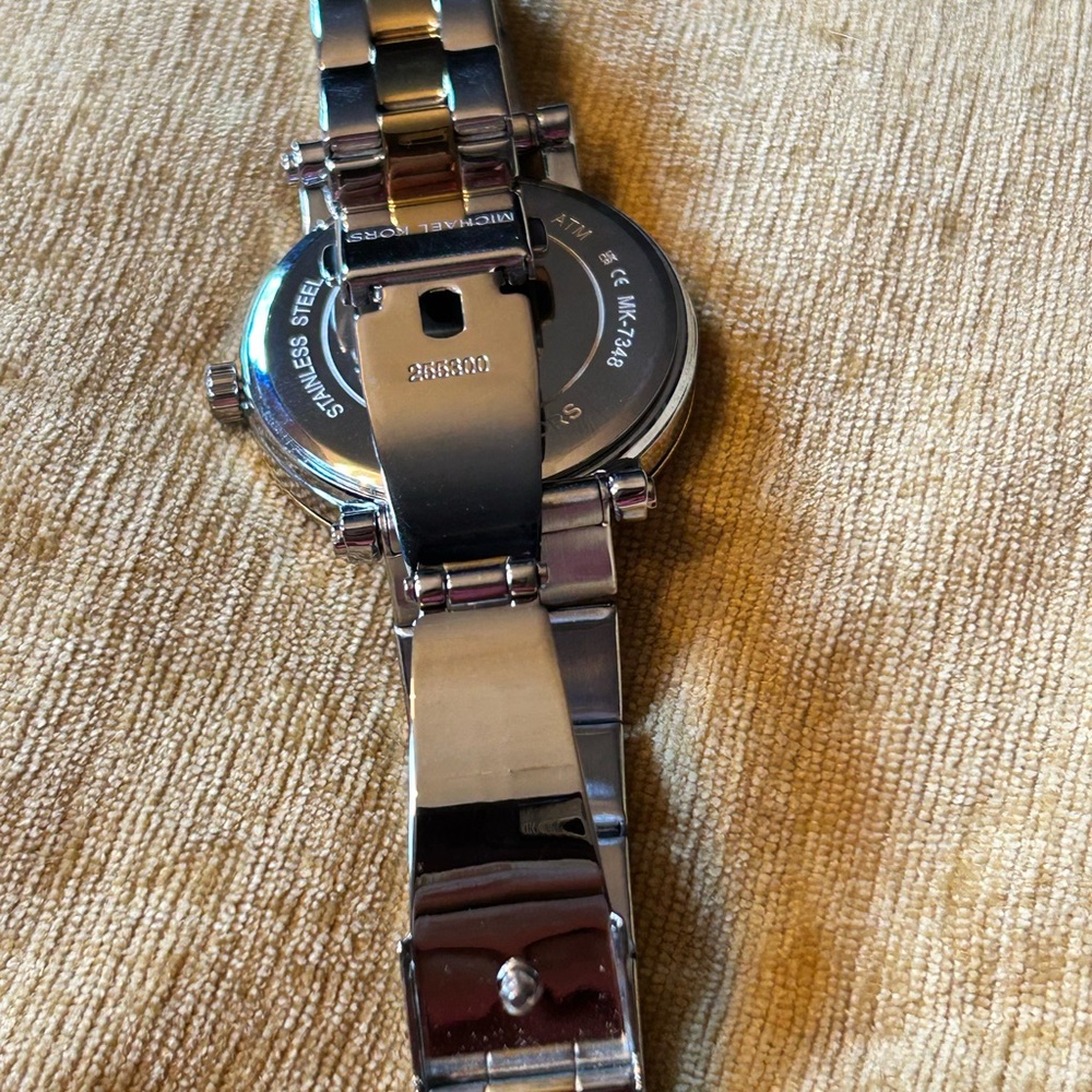 Michael Kors Corey Three Hand Two-Tone Alloy women’s watch. 38mm. - Picture 15 of 15
